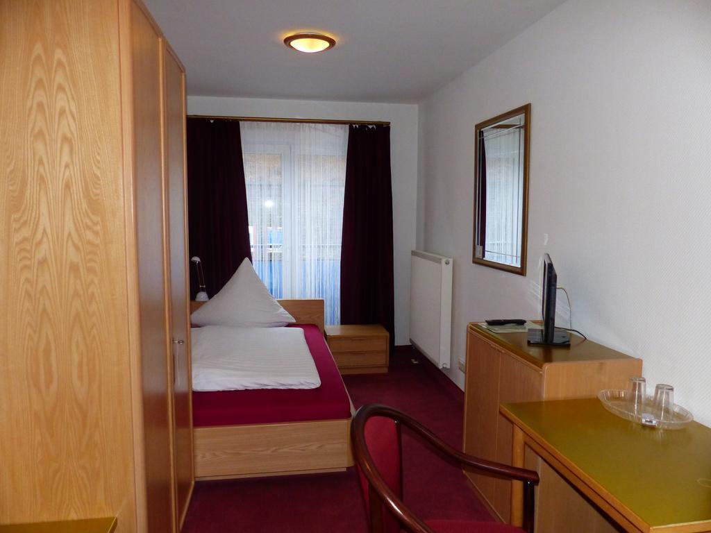 Hotel Aggertal グンマースバッハ エクステリア 写真