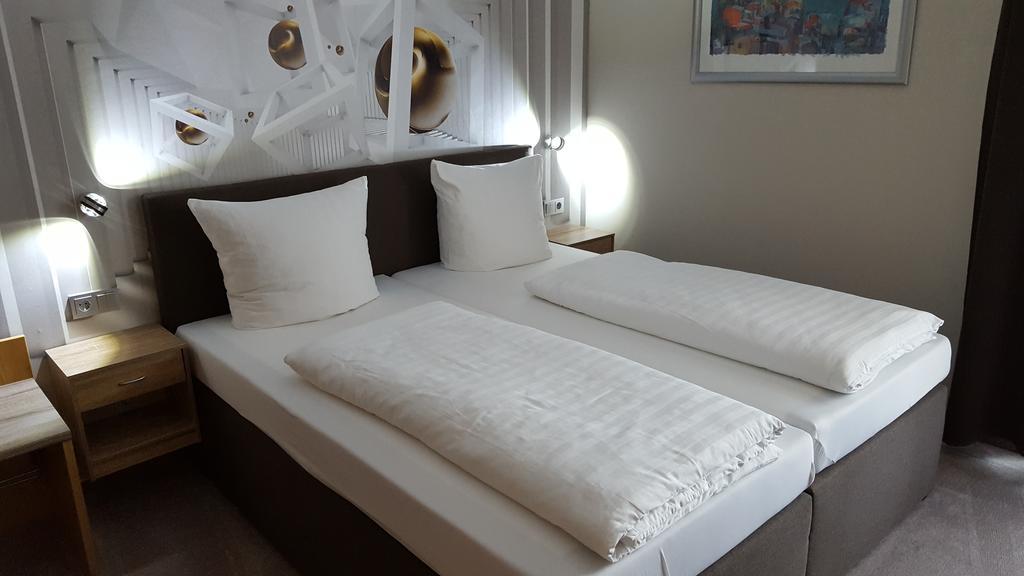 Hotel Aggertal グンマースバッハ エクステリア 写真
