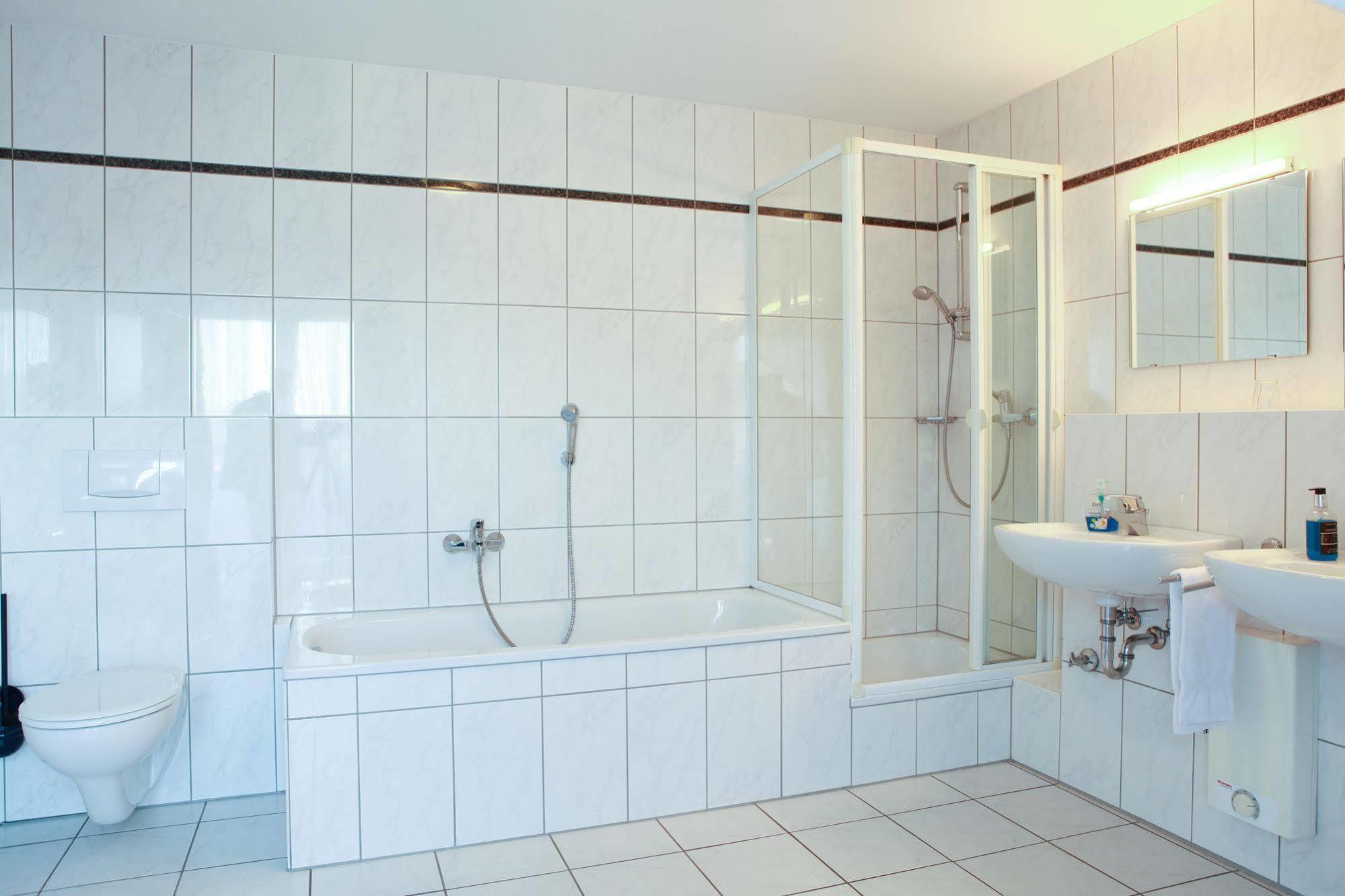 Hotel Aggertal グンマースバッハ エクステリア 写真